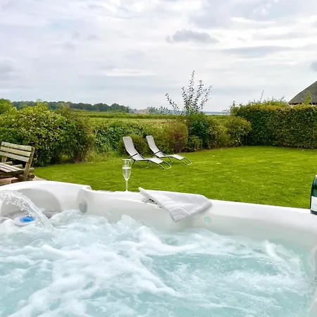 בית נופש Strohhut - צינוביץ