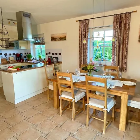 Strohhut - בית נופש צינוביץ