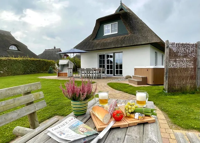 度假居 Strohhut - *